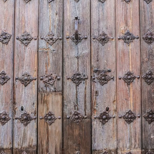 Puertas históricas y rincones monumentales de Trujillo