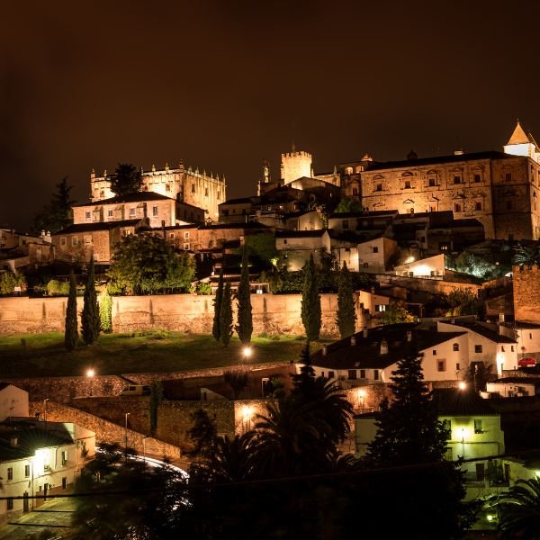 Ciudad monumental de Cáceres en una escapada desde Trujillo