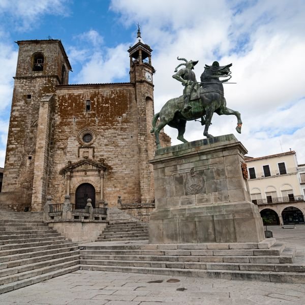 Iglesia de San Martín de Tours en la Plaza Mayor de Trujillo